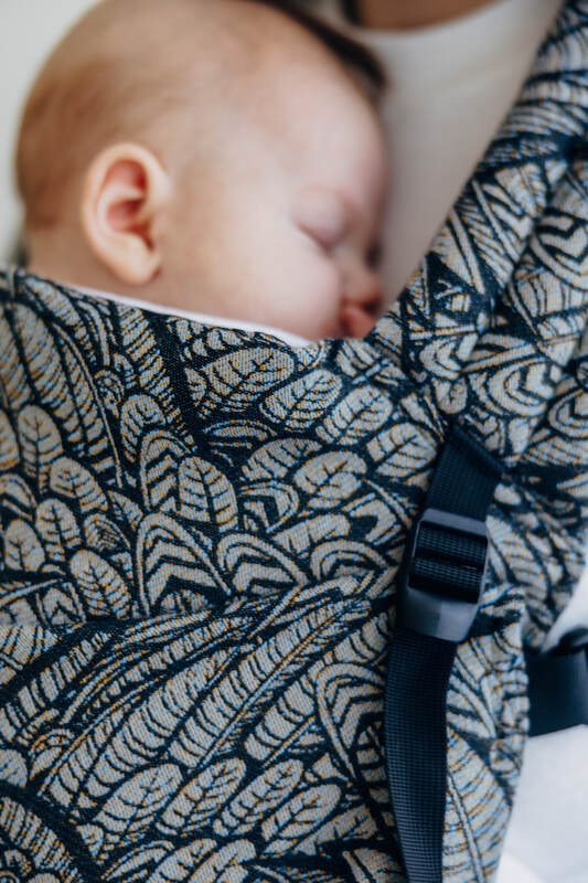 :LNNLGHT_WLD_SL_CCN #babywearing