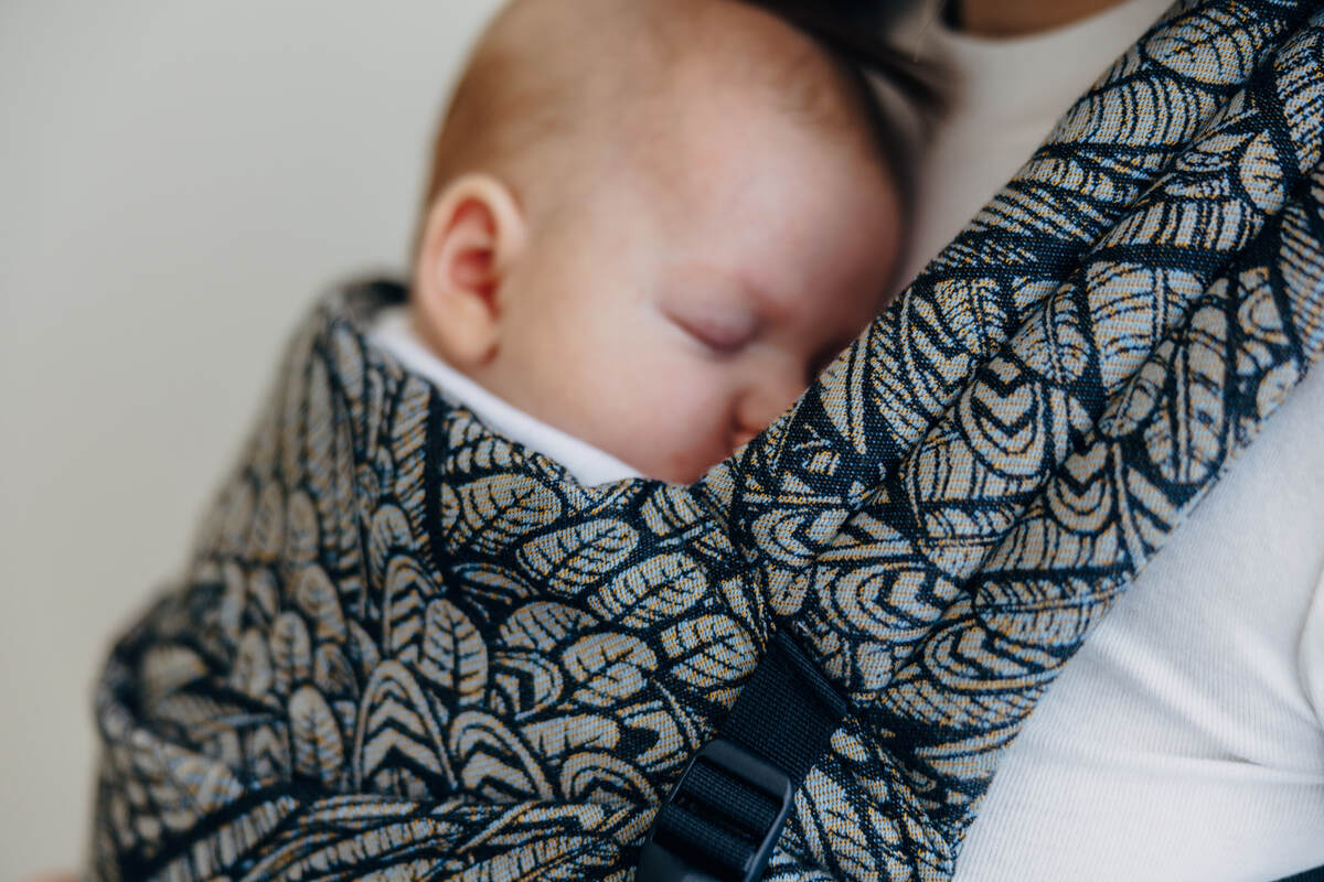 :LNNLGHT_WLD_SL_CCN #babywearing