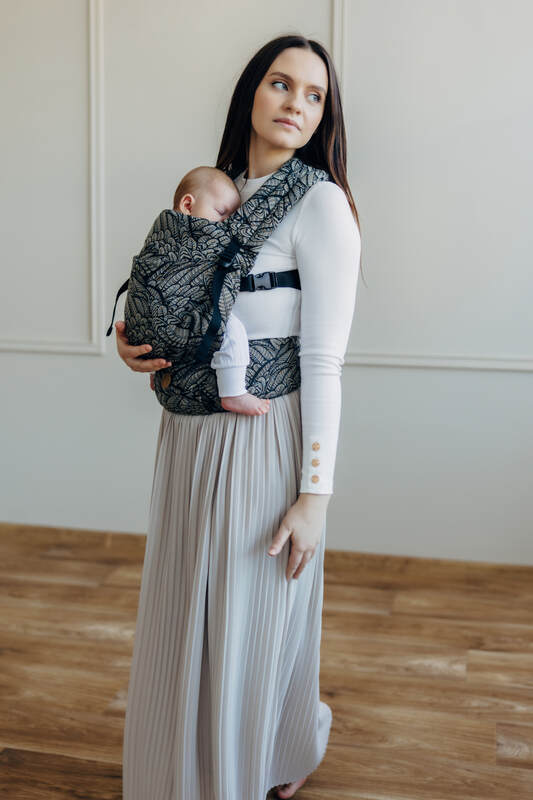 :LNNLGHT_WLD_SL_CCN #babywearing