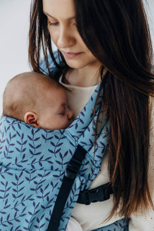 :LNNLGHT_ENCHNTD_NK_FR #babywearing