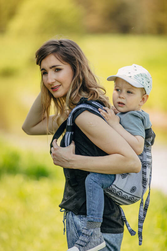 :LBO_TDDLR_GLMRS_LC_RVRS #babywearing