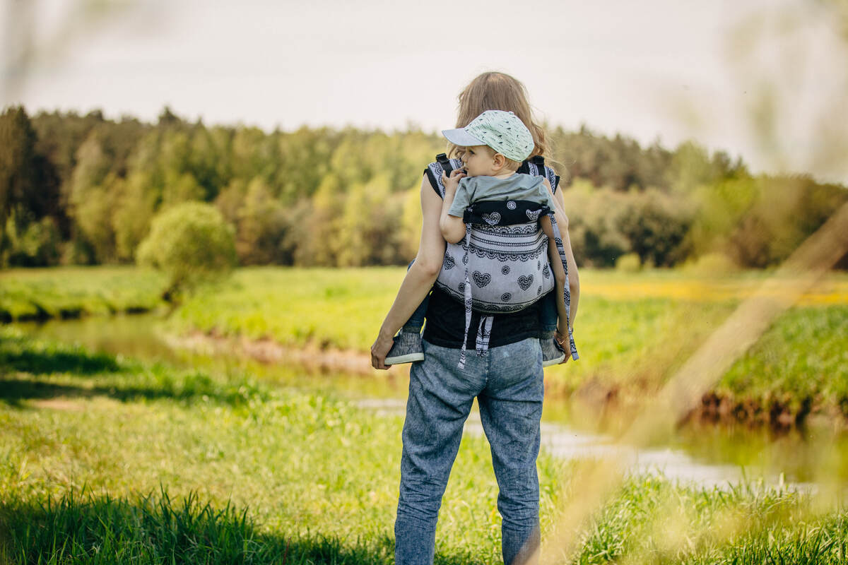 :LBO_TDDLR_GLMRS_LC_RVRS #babywearing