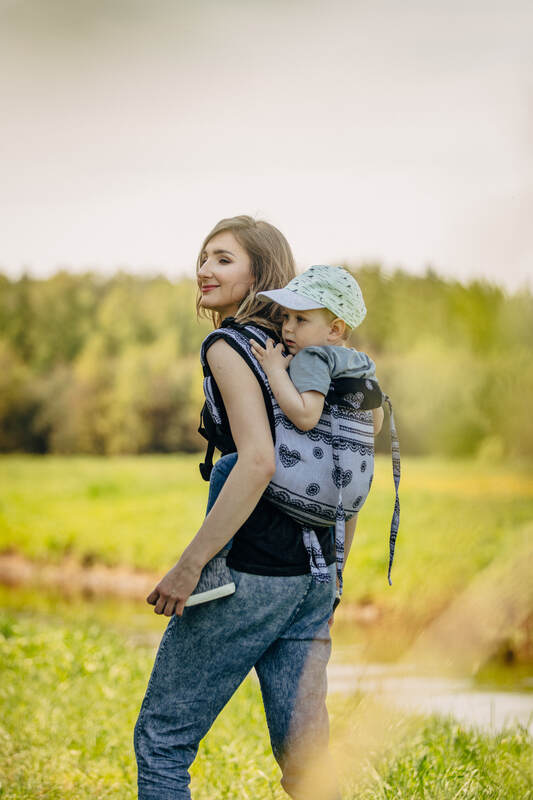 :LBO_TDDLR_GLMRS_LC_RVRS #babywearing