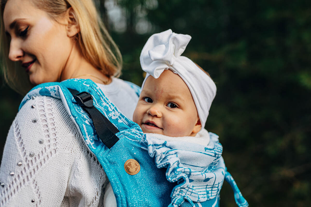 Onbuhimo de Lenny, taille standard, jacquard, (51% Coton, 30% Laine Mérinos, 10% Soie, 5% Cachemire, 4% Fil Métallisé) - SYMPHONY - ICY #babywearing