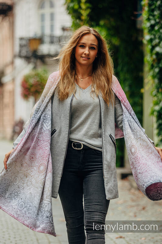 Le châle est fait du même tissu que les écharpes de portage (100% coton) - Wild Wine - Vineyard #babywearing