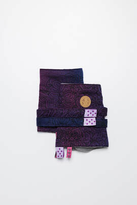 Drool Pads & Reach Straps Set, (60% cotton, 40% polyester) - WILD WINE - BOUQUET