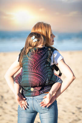 LennyPreschool Carrier, Preschool Size, jacquard weave (60% cotton, 28% merino wool, 8% silk, 4% cashmere) - PEACOCK'S TAIL - BLACK OPAL